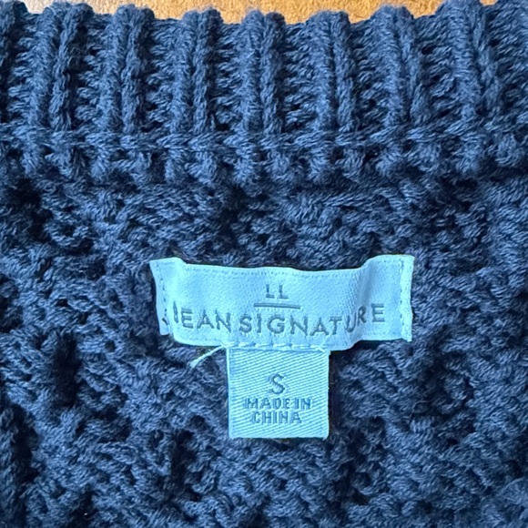 Black LL Bean Signature Cable Knit Sweater - Picture 3 of 10